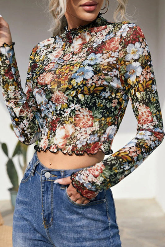 Elegante blusa de cuello alto con orillo de fibras florales