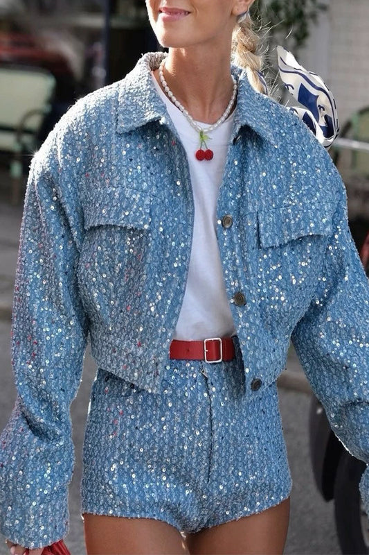 Conjunto informal de dos piezas con lentejuelas, cuello vuelto, manga larga y estampado de calle