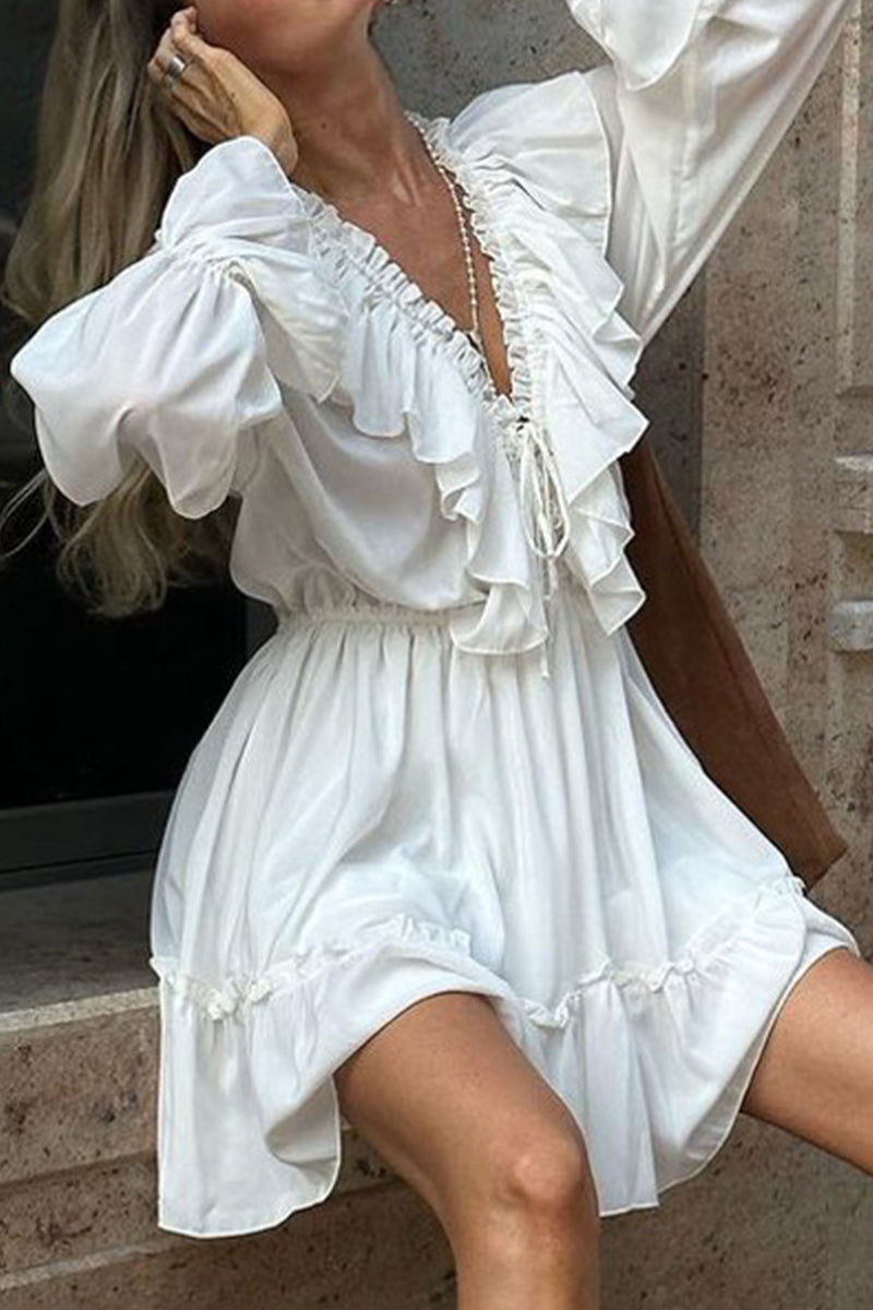 Elegante vestido de fiesta con escote en V y volantes de frenillo liso