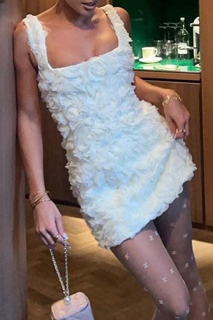 Vestidos elegantes y dulces con apliques sólidos y cuello cuadrado y falda cruzada