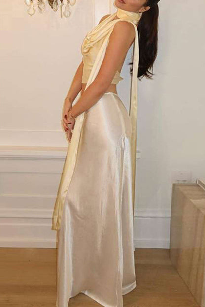 Elegante traje de baño de dos piezas liso sin espalda y sin mangas con cuello halter