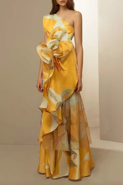 Elegantes vestidos de noche con cuello oblicuo y volantes florales