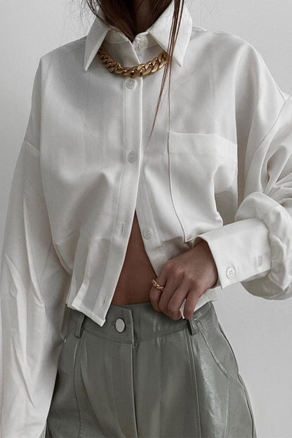 Elegante blusa lisa con cuello vuelto y bolsillos plegables