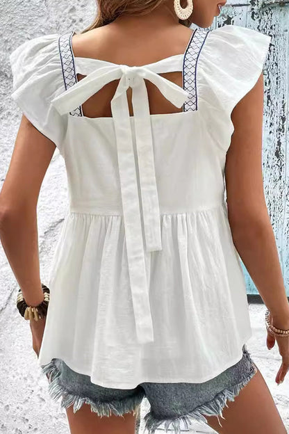 Blusa informal de vacaciones con cuello cuadrado, volante y frenillo bordado liso