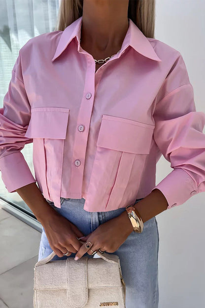 Blusa informal de estilo británico con botones lisos y cuello vuelto