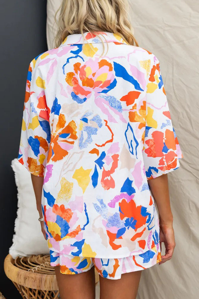 Conjunto de dos piezas informal de vacaciones con estampado geométrico, botones, cuello vuelto en contraste, media manga