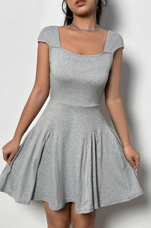 Vestidos casuales sencillos de corte A con cuello cuadrado, espalda descubierta y pliegues