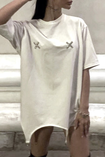 Camisetas informales asimétricas con cuello redondo y letras en forma de corazón