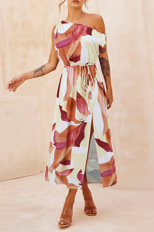 Elegante vestido estampado floral con cuello oblicuo y abertura con cordón