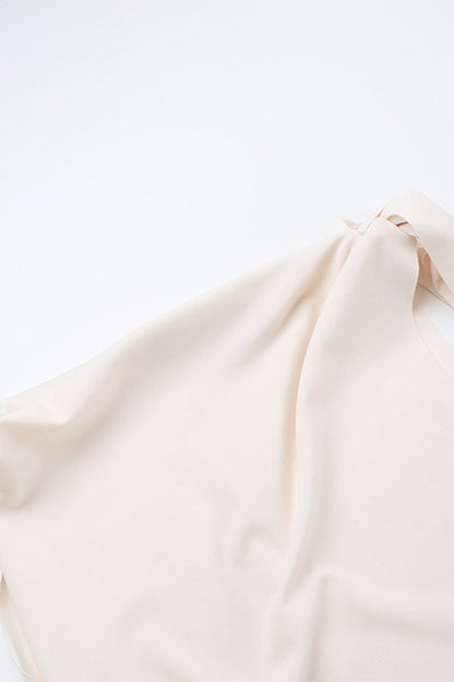 Elegante vestido de falda de un solo paso con cuello oblicuo y patchwork sólido
