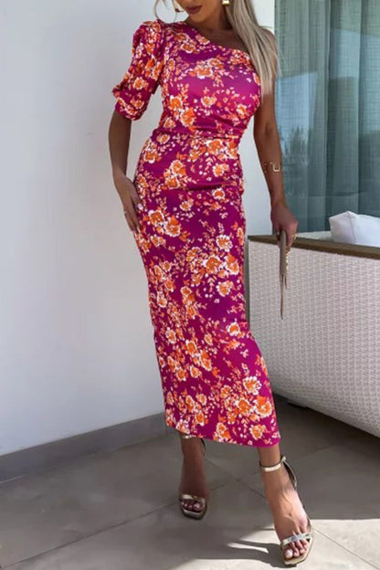 Elegante vestido vintage con falda de un solo paso y cuello oblicuo con contraste floral