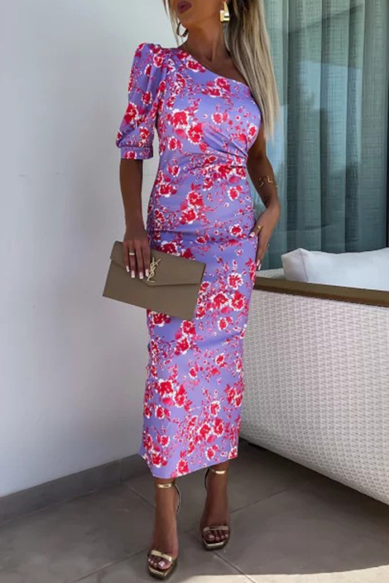 Elegante vestido vintage con falda de un solo paso y cuello oblicuo con contraste floral