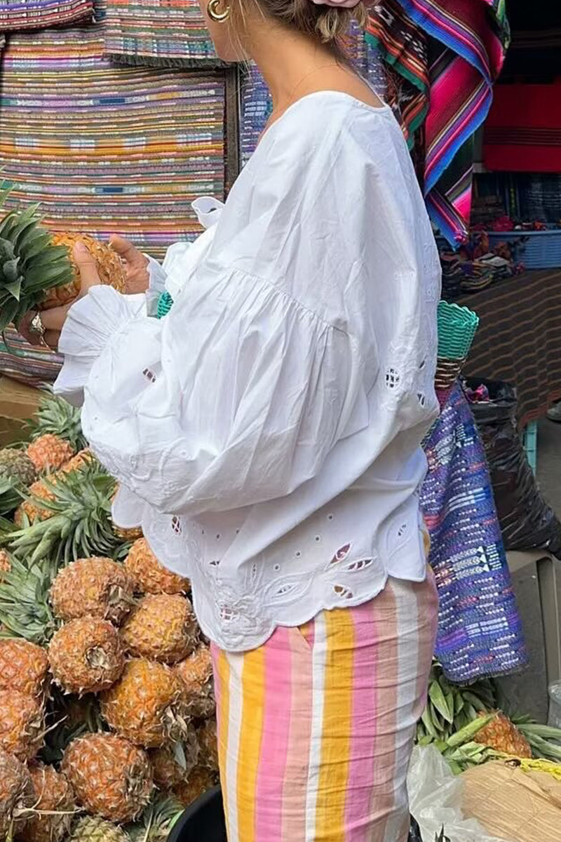 Blusas dulces de cuello en V con frenillo ahuecado y bordado sólido