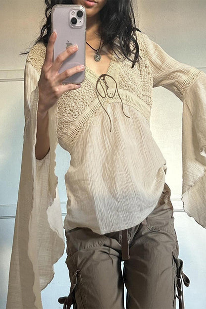Elegante blusa de cuello en V con frenillo y patchwork sólido
