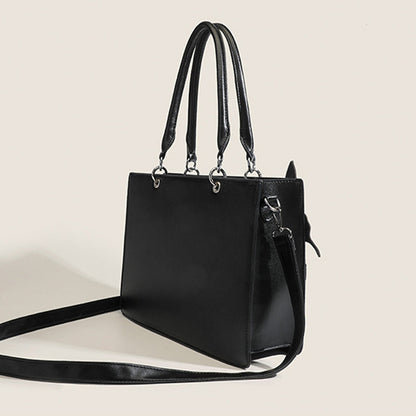 Bolsos elegantes con cadenas de mariposas y letras