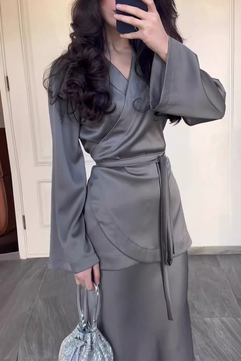 Elegante simplicidad, diseño de tirantes sólidos, escote en V, manga larga, dos piezas