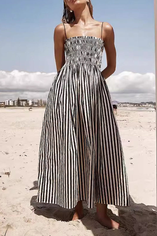 Vestidos casuales con bolsillos a rayas y tirantes