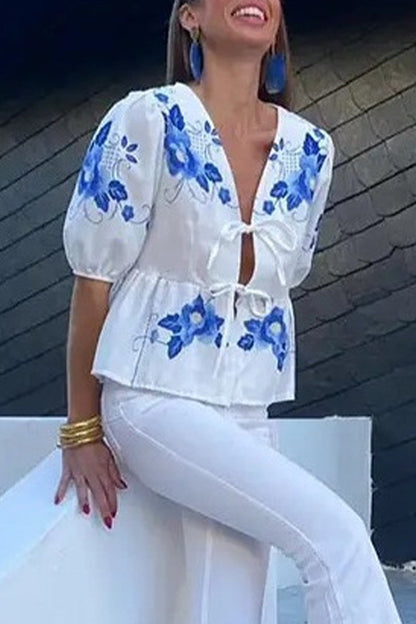 Blusas casuales sin posicionamiento con estampado de flores y cuello en V con frenillo