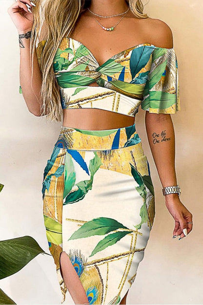 Conjunto de dos piezas de manga corta con hombros descubiertos, espalda descubierta y estampado informal sexy