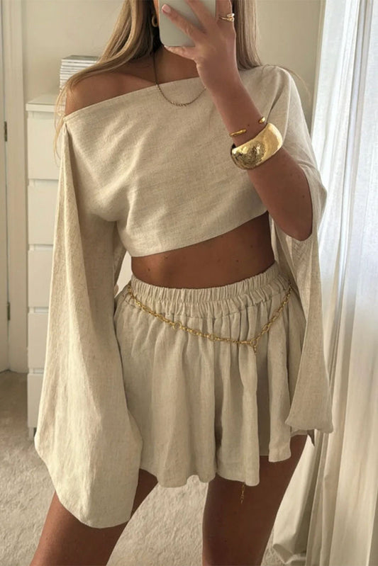 Conjunto informal de dos piezas con cuello oblicuo, manga larga y pliegues lisos (sin cinturilla)