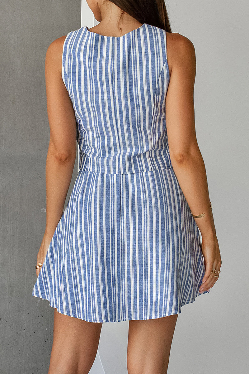 Conjunto elegante de dos piezas con cuello en V, sin mangas y rayas en contraste