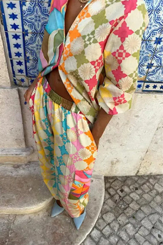 Conjunto de dos piezas informal de manga corta con cuello en V y estampado de grumos en contraste de colores