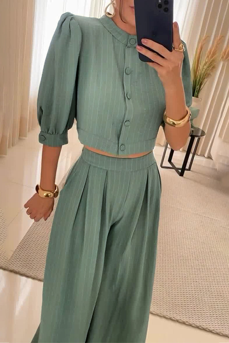 Conjunto informal de dos piezas con rayas, bolsillos, botones, cuello redondo, media manga