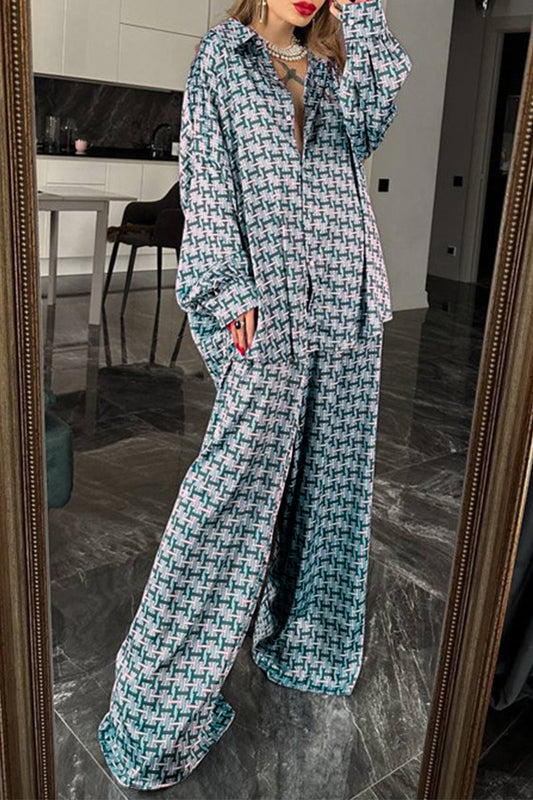 Conjunto informal de dos piezas con cuello vuelto, manga larga y estampado geométrico diario en contraste