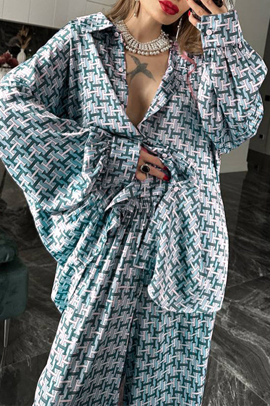 Conjunto informal de dos piezas con cuello vuelto, manga larga y estampado geométrico diario en contraste