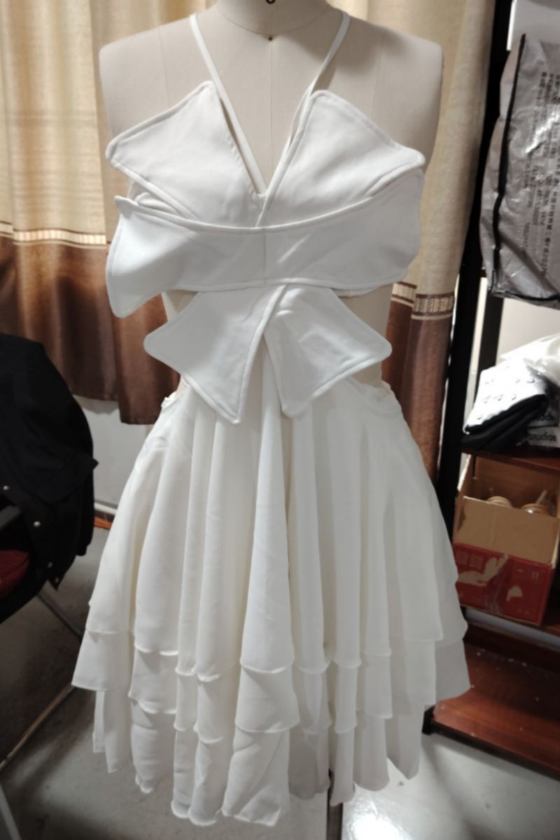 Vestidos sexis de color sólido con encaje, espalda descubierta y falda estilo pastel estilo halter