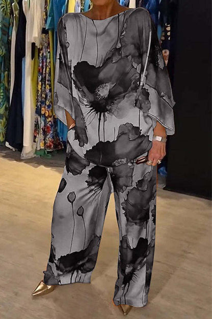 Conjunto informal de dos piezas, tres cuartos y cuello redondo con estampado floral urbano