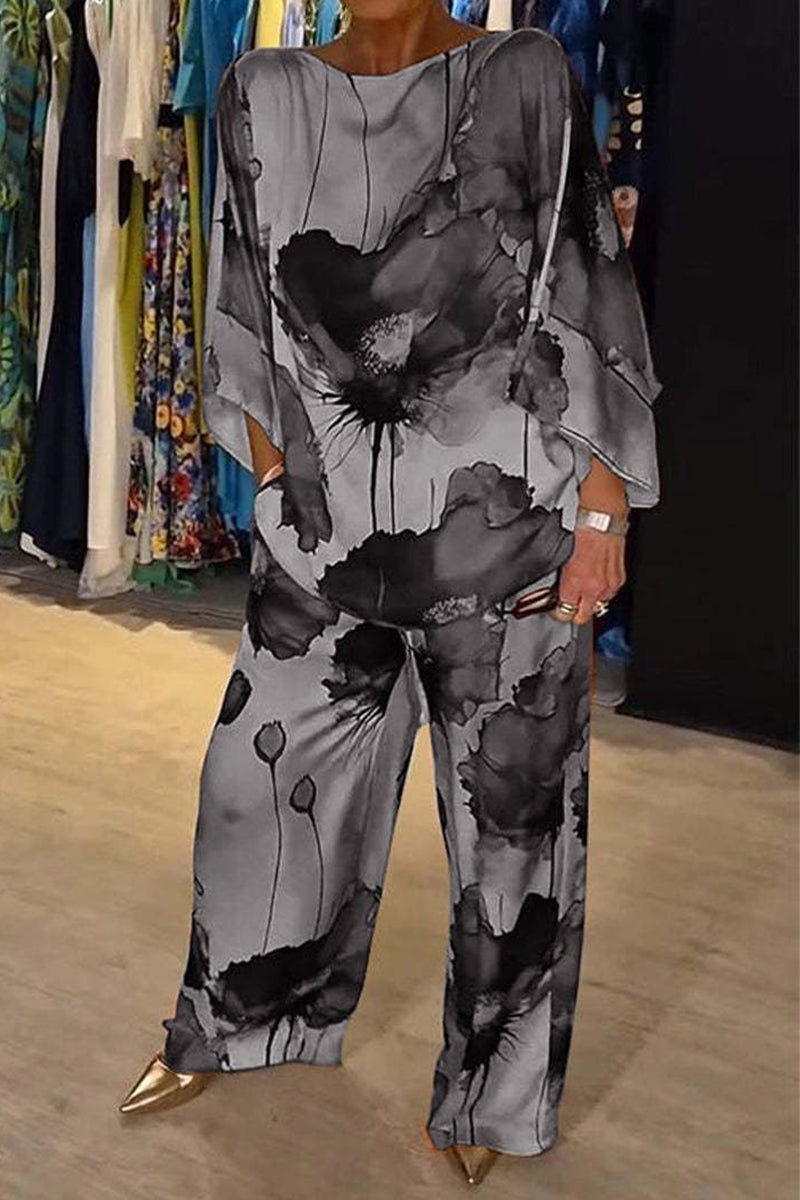 Conjunto informal de dos piezas, tres cuartos y cuello redondo con estampado floral urbano