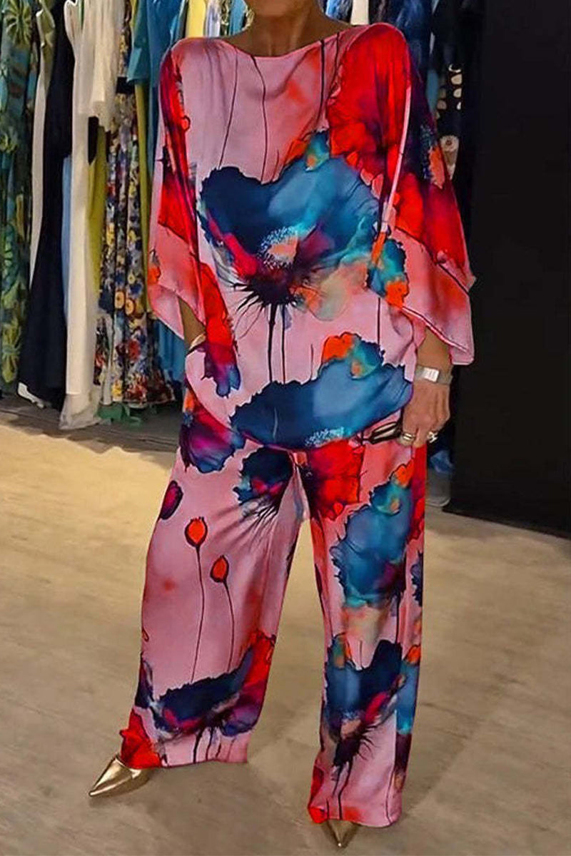 Conjunto informal de dos piezas, tres cuartos y cuello redondo con estampado floral urbano