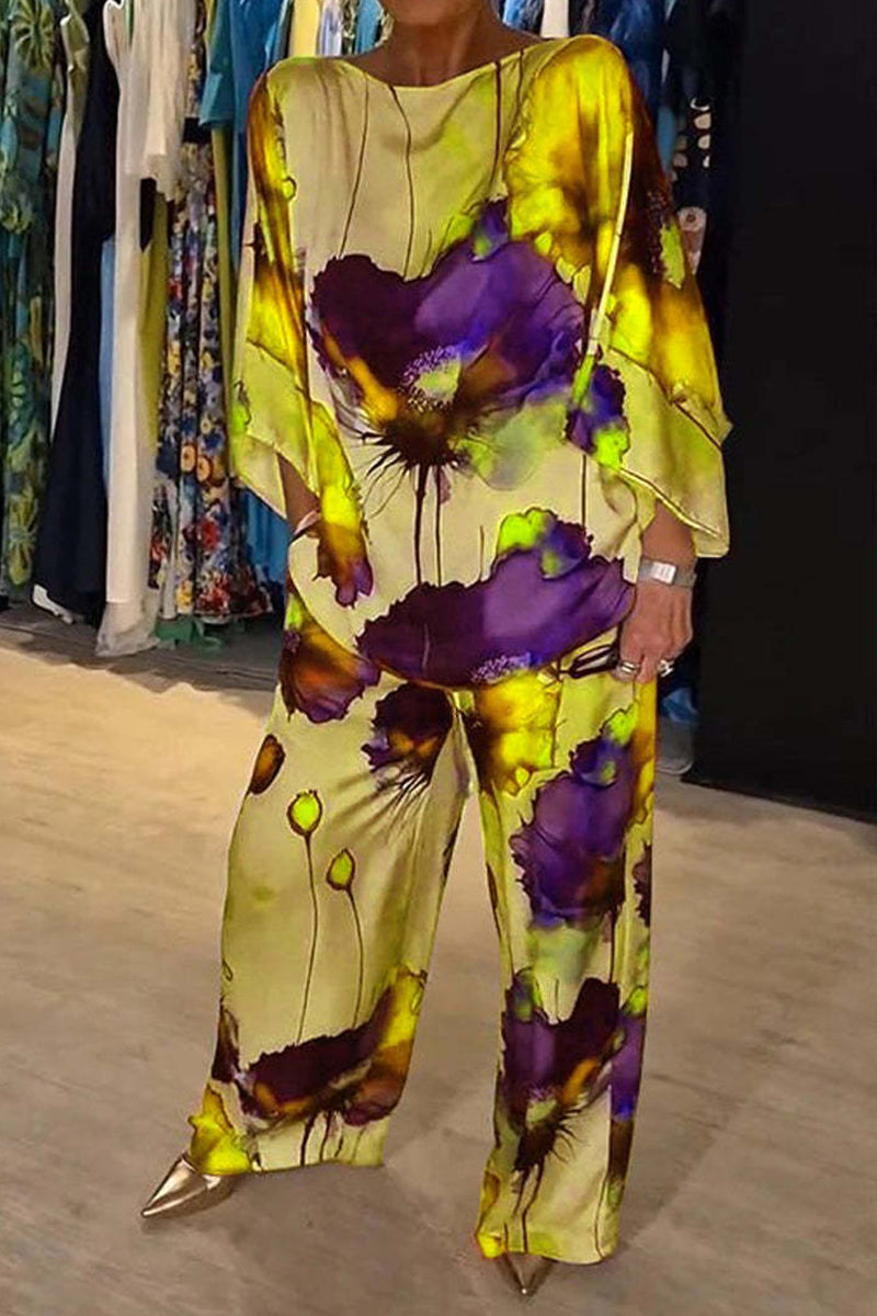 Conjunto informal de dos piezas, tres cuartos y cuello redondo con estampado floral urbano