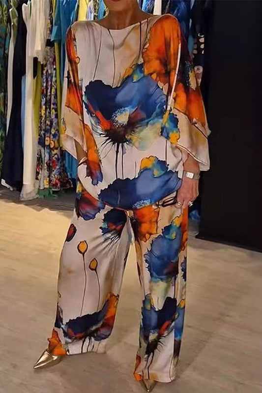 Conjunto informal de dos piezas, tres cuartos y cuello redondo con estampado floral urbano