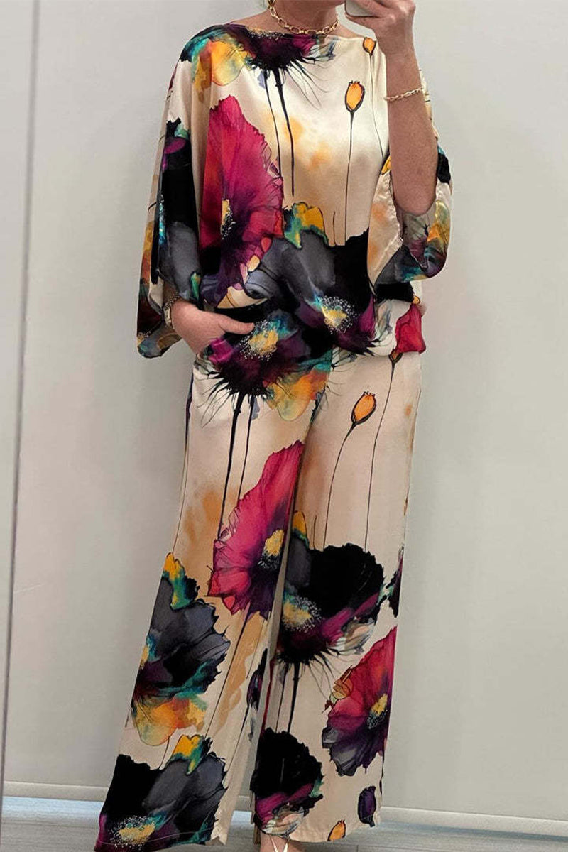 Conjunto informal de dos piezas, tres cuartos y cuello redondo con estampado floral urbano