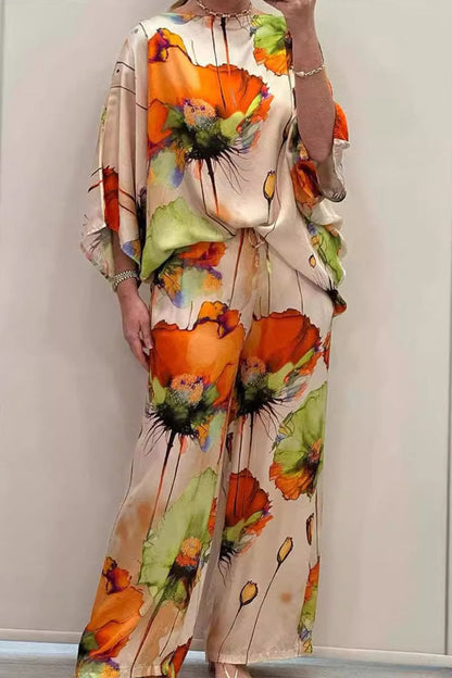 Conjunto informal de dos piezas, tres cuartos y cuello redondo con estampado floral urbano