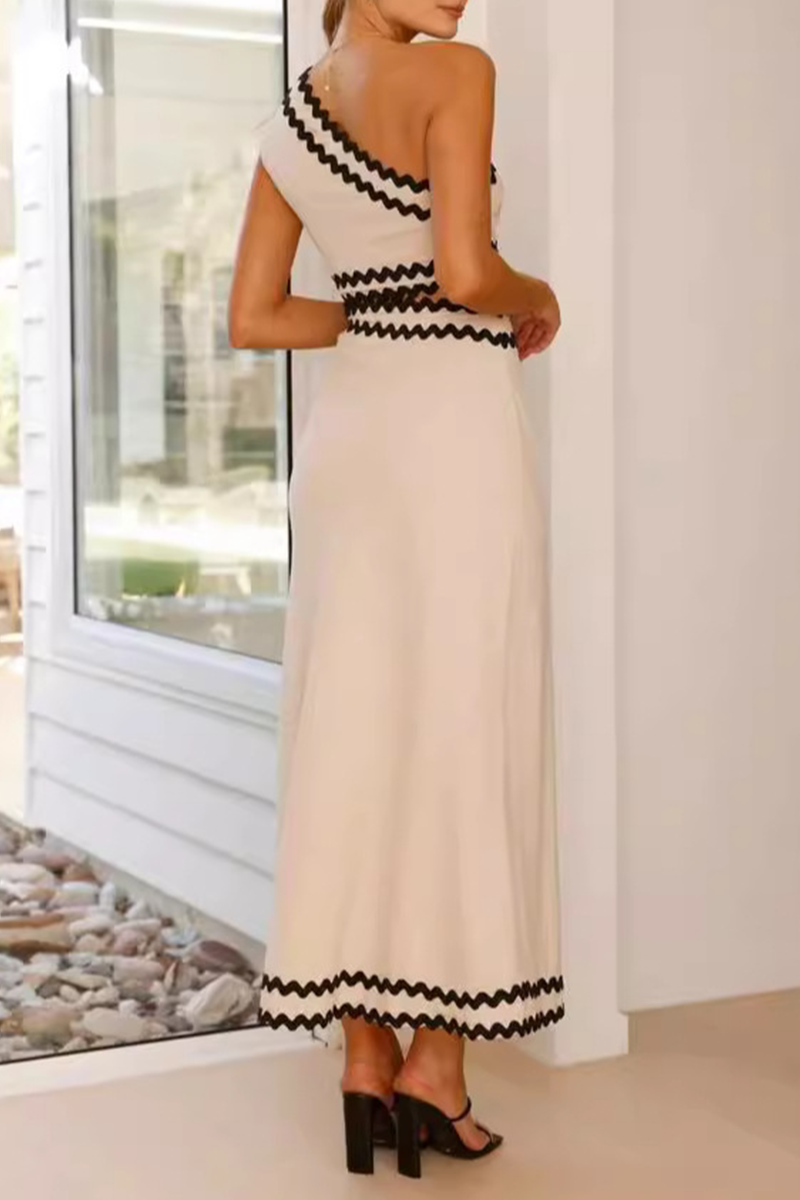 Vestidos sexis de falda de un solo paso con cuello oblicuo en contraste y patchwork ondulado
