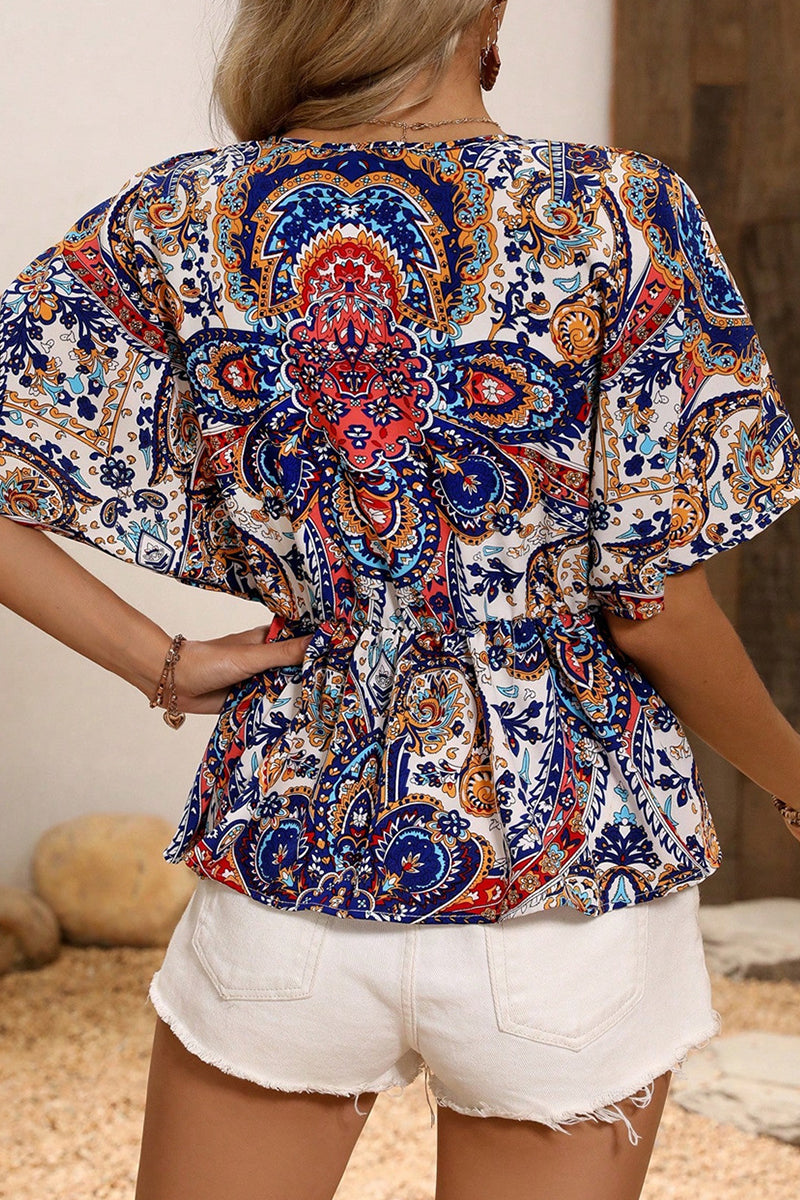 Elegantes blusas con cuello en V y volantes con estampado de tótem nacional