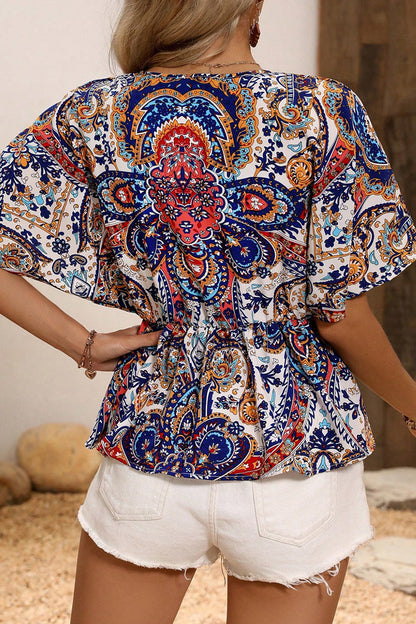 Elegantes blusas con cuello en V y volantes con estampado de tótem nacional