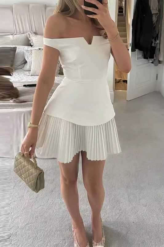 Minivestidos sexys de celebridades con hombros descubiertos, plisados y patchwork en color liso