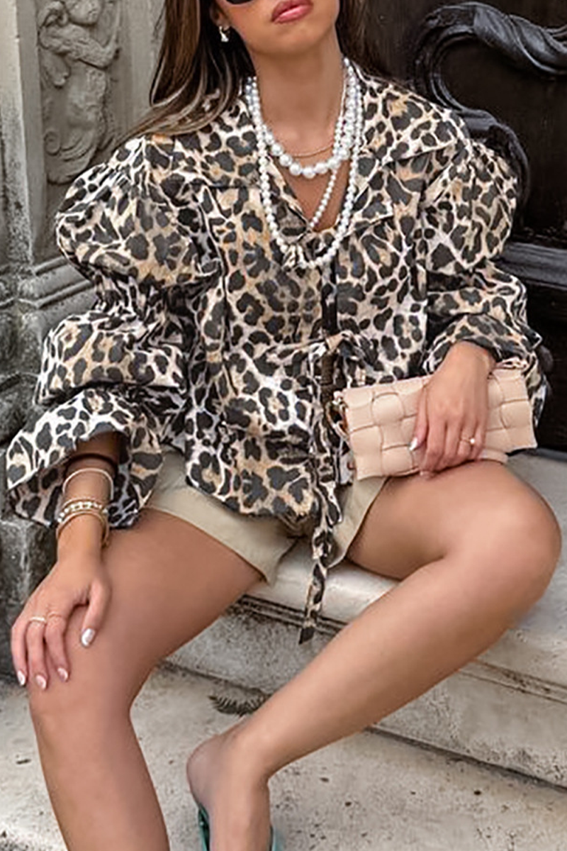 Blusas casuales con cuello vuelto, cordones y estampado de leopardo