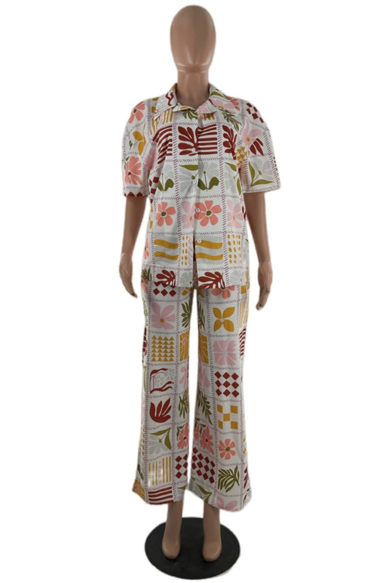 Conjunto informal de dos piezas con estampado floral, cuello vuelto, manga corta