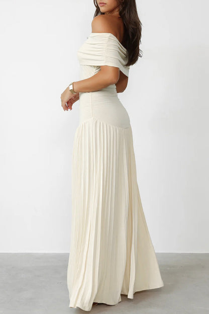 Vestidos casuales plisados con hombros descubiertos y fruncidos de color sólido