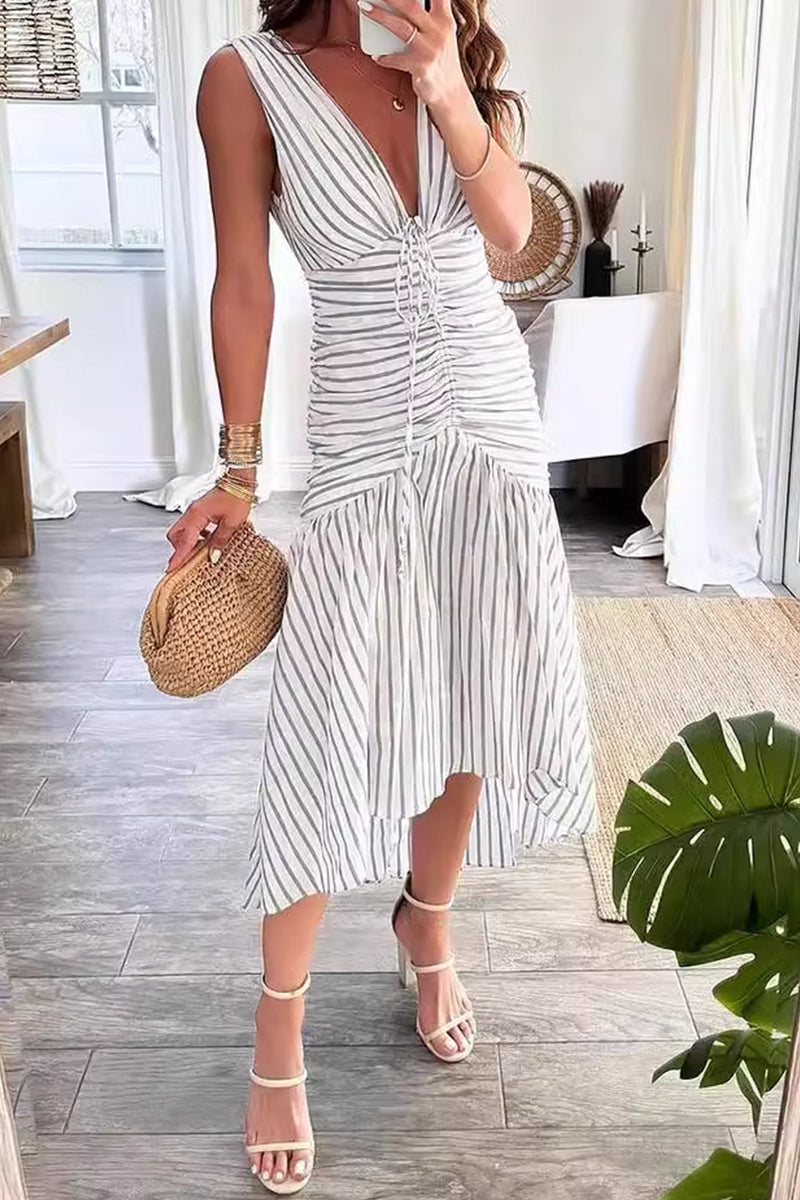 Vestidos casuales con falda y escote en V fruncido con cordones y estampado de rayas