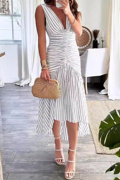 Vestidos casuales con falda y escote en V fruncido con cordones y estampado de rayas
