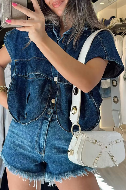 Chaqueta vaquera informal de calle, de color liso, con hebilla y retazos, cuello vuelto irregular, sin mangas