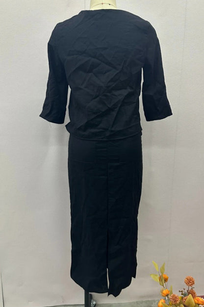 Conjunto de dos piezas tres cuartos con escote en V y botones de color liso elegante para uso diario
