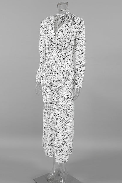 Elegante vestido de falda de un solo paso con escote en V y lunares fruncidos con forma de flor