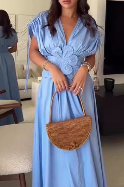 Elegante vestido con falda y escote en V y flores de color liso con cordón ajustable